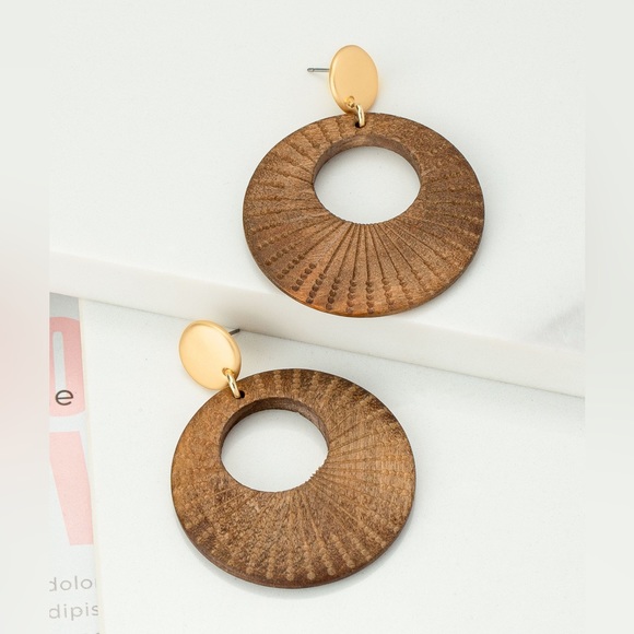 Round wood shape drop earrings - Picture 1 of 3